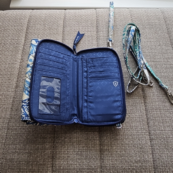 Vera Bradley Crossbody/Wristlet w/removable straps, GUC - Picture 9 of 11
